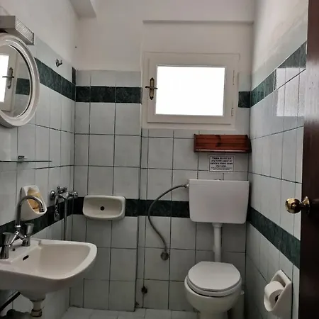 Βασιλική Ενοικ. Δωμάτια *